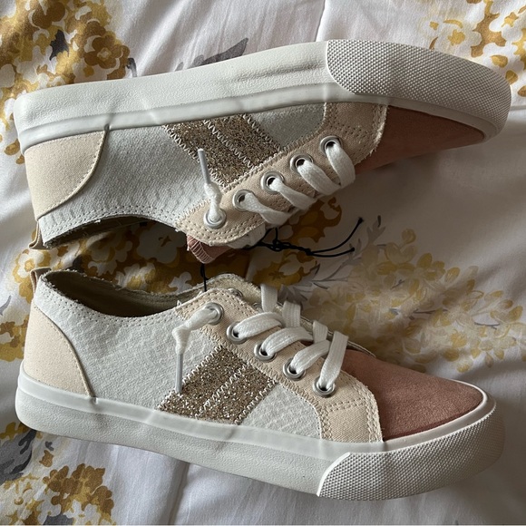 NWT - Pop Countess Womens Sneakers - Pink/Size 8 - Picture 3 of 7